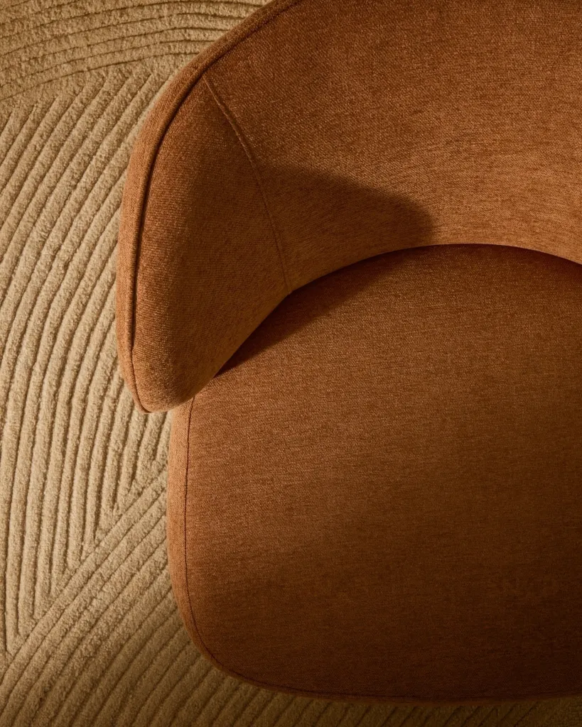 Кресло Ulit из терракотового шенилла с ножками из бука в натуральной отделке 219331