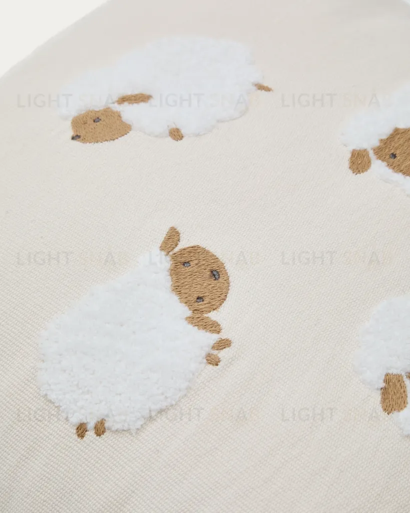 Чехол для подушки Milu из бежевого хлопка с вышивкой с овцами 45 x 45 см 210386