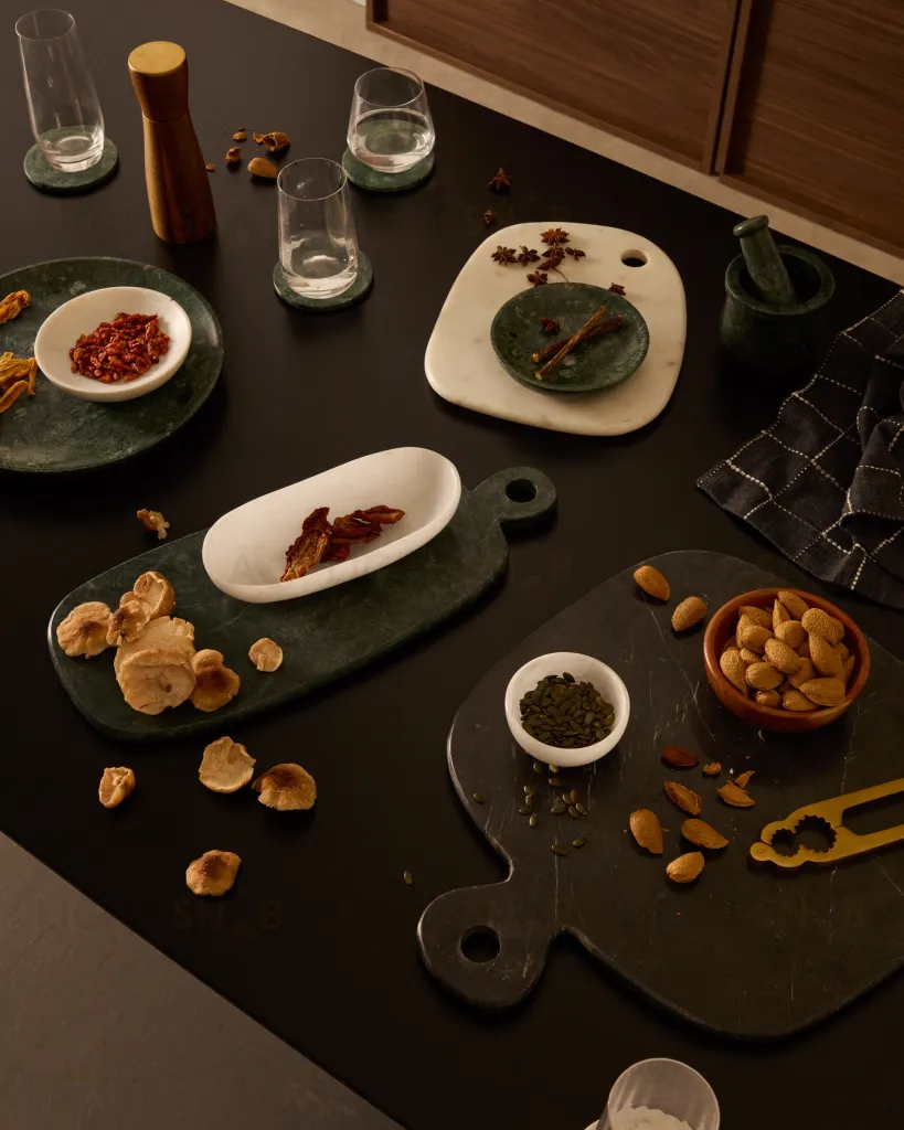 Сервировочная доска из черного мрамора Odar 210422