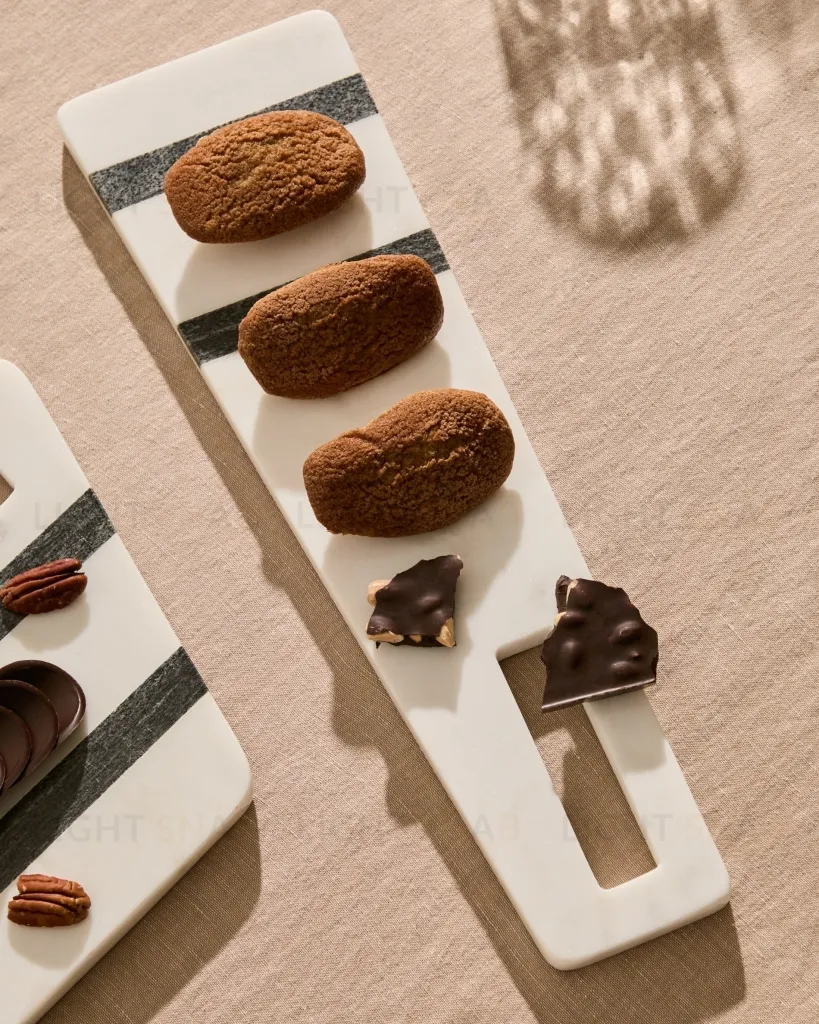 Cервировочная доска Nira из черно-белого мрамора 261997