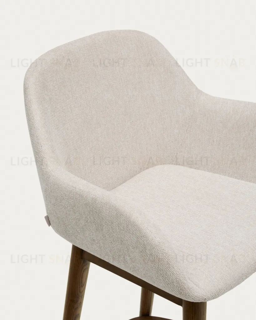 Полубарный стул Konna бежевого цвета с ножками из массива ясеня в темной отделке, 65 см 216178