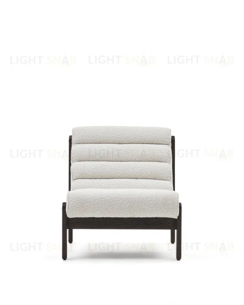 Magira Кресло из белой ткани букле и массива дуба с темной отделкой 178174