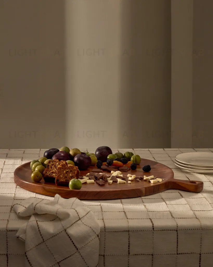 Большая круглая сервировочная доска Eitene из акации 210312