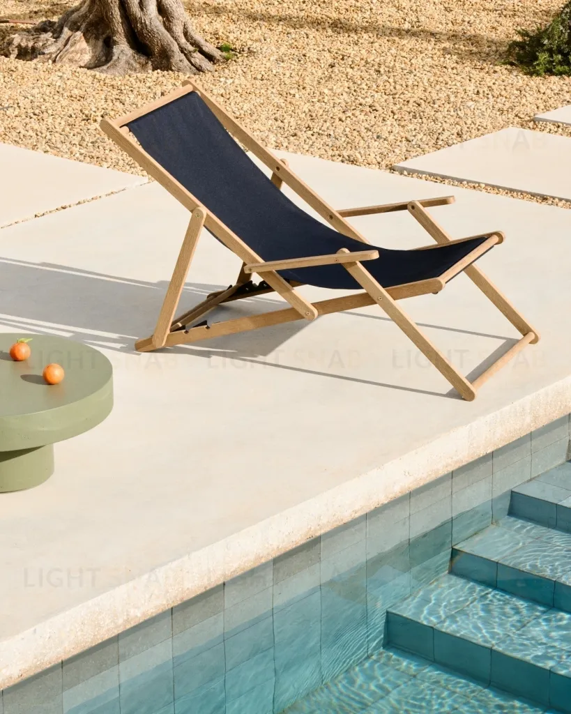 Складное кресло Vilara для улицы из акации и текстиля черного цвета 262387