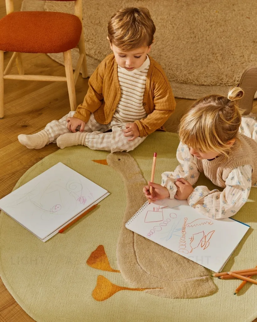 Ковер Milu зеленый хлопок с рисунком гуся Ø 100 см 210396