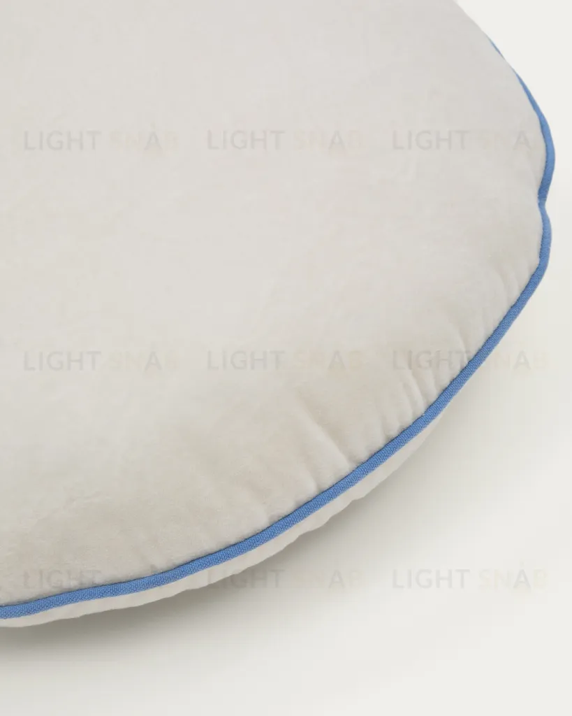 Saya круглая декоративная подушка белая с синей каймой Ø 40 см 210456