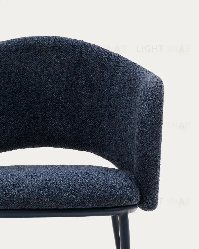 Стул Maina из плотной синей шенилловой ткани и стальными ножками с синей отделкой 209221