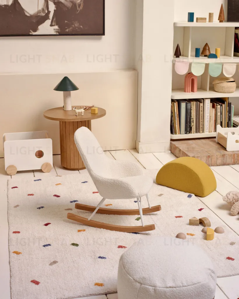 Детское кресло-качалка Joey из белой ткани букле 108750