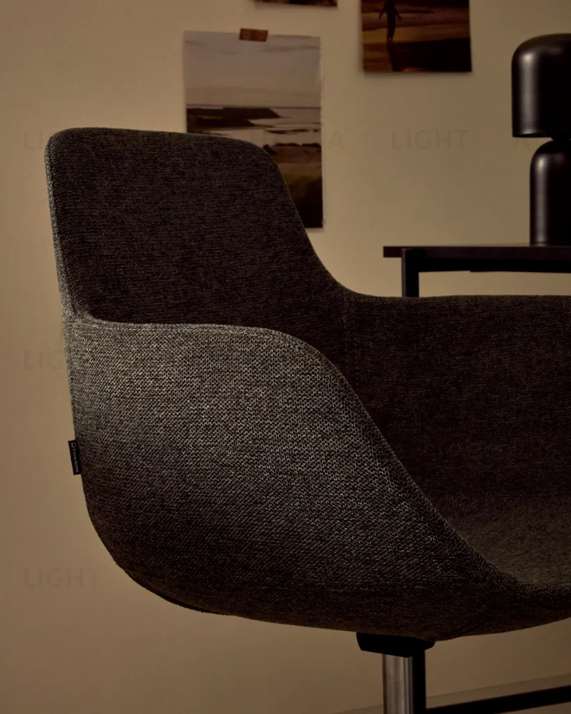 Рабочее кресло Tissiana темно-серого цвета, алюминиевые ножки с черной матовой отделкой 175086