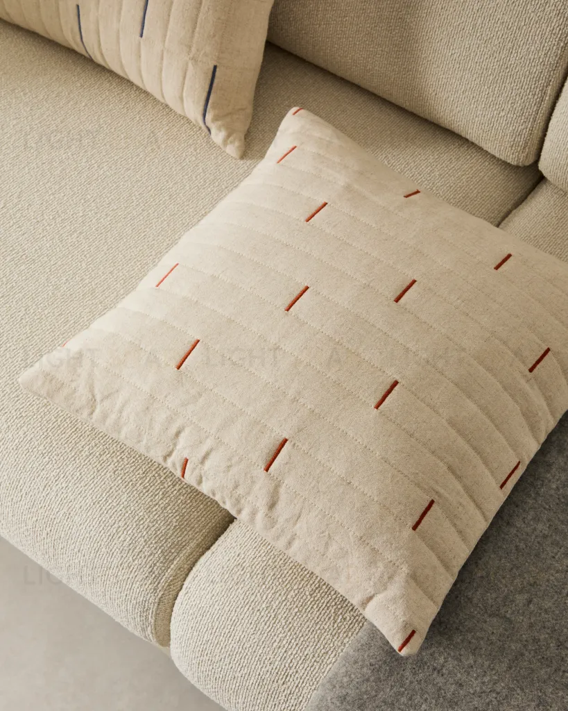 Чехол на подушку Blaina из белого льна с красной вышивкой 45 x 45 см 210740