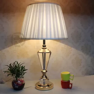 Дизайнерская настольная лампа FUMAT 