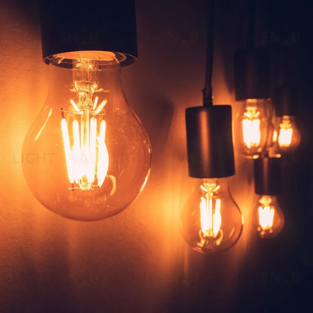 Лампа светодиодная филаментная (UL-00002355) Uniel E27 6W 2250K прозрачная LED-A60-6W/GOLDEN/E27 GLV21GO LED-A60-6W/GOLDEN/E27 GLV21GO