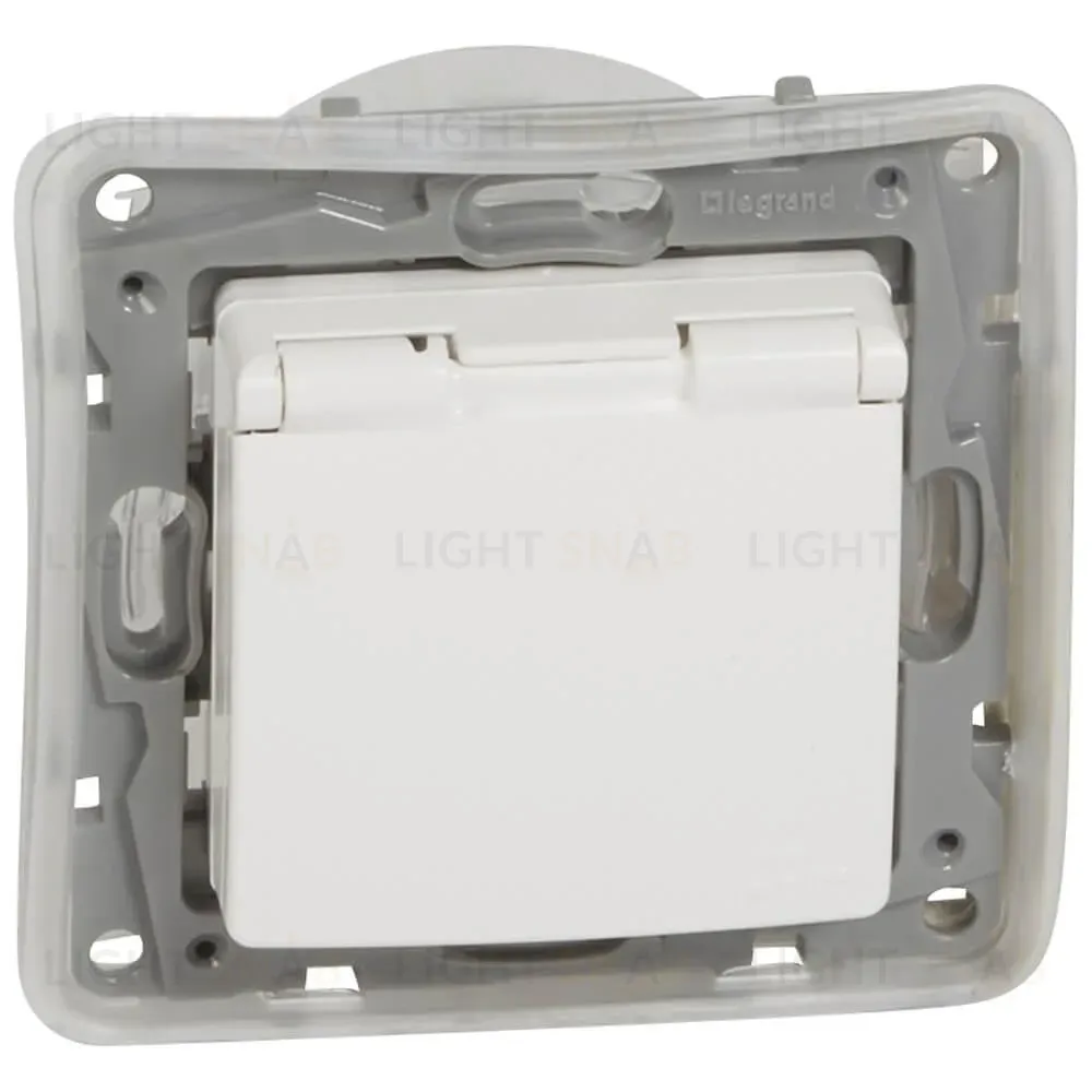 Розетка 2К+З Legrand Etika 16A 250V с/з со шторками винтовой зажим немецкий стандарт слоновая кость 672322 672322