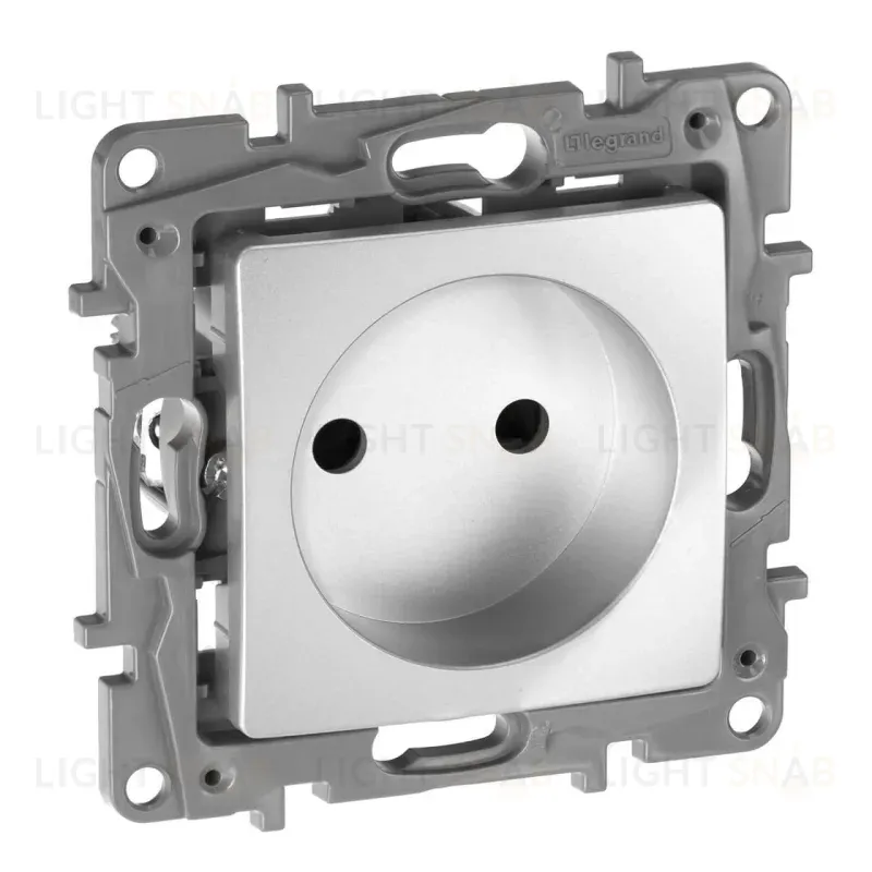 Розетка 2К Legrand Etika 16A 250V б/з со шторками винтовой зажим алюминий 672434 672434