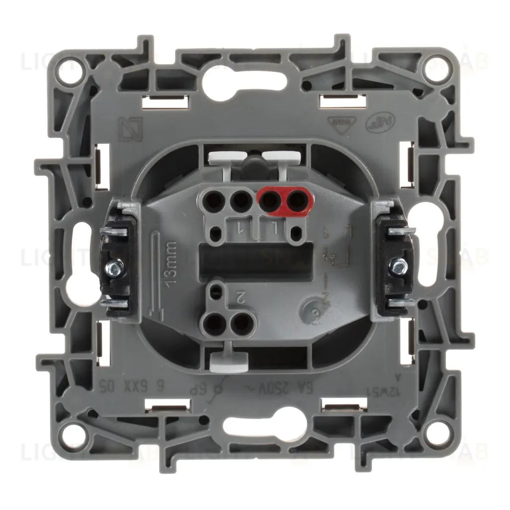 Выключатель кнопочный одноклавишный Legrand Etika 6A 250V слоновая кость 672314 672314