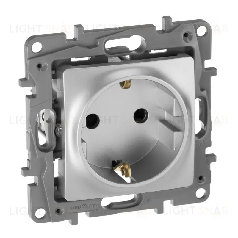 Розетка 2К+З Legrand Etika 16A 250V с/з со шторками винтовой зажим немецкий стандарт алюминий 672422 672422