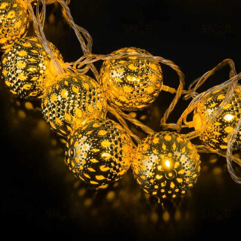 Светодиодная нить Eurosvet 400-003 золото/теплый белый с эффектом мерцания 2,8м IP20 400-003 золото/теплый белый с эффектом мерцания 2,8м IP20
