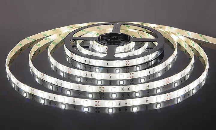Светодиодная лента Elektrostandard 12V 7,2W 30Led 5050 IP65 холодный белый, 5м 4690389038440 4690389038440
