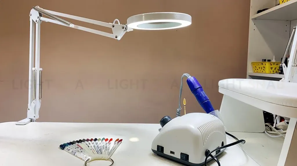 Настольная лампа Uniel TLD-568 White/Led/300Lm/2700-5500K/Dimmer/X5 UL-00007386 TLD-568 White/Led/300Lm/2700-5500K/Dimmer/X5