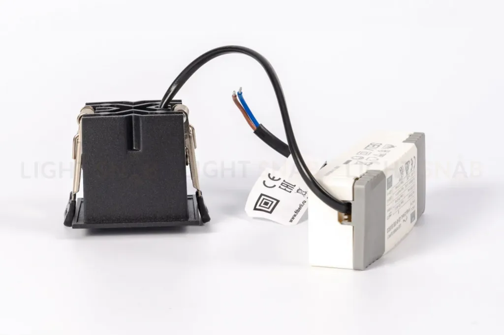Встраиваемый светодиодный светильник Fiberli XL003-1T(W) 12130304 12130304