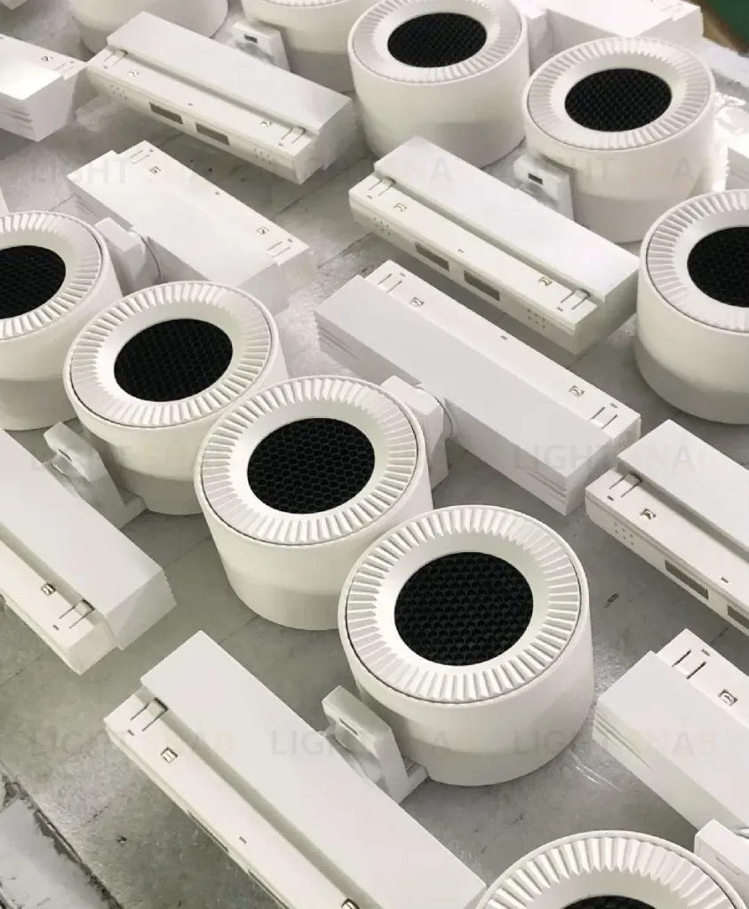 Трековый магнитный светильник iLedex Vision 4822-010-D82-12W-38DG-4000K WH (WALL WASHER) 4822-010-D82-12W-38DG-4000K WH (WALL WASHER)