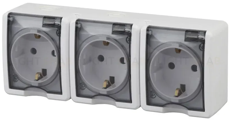 Розетка ЭРА Эксперт 3х2P+E IP54 со шторками 16A 250V 11-2406-01 Б0020722 Б0020722