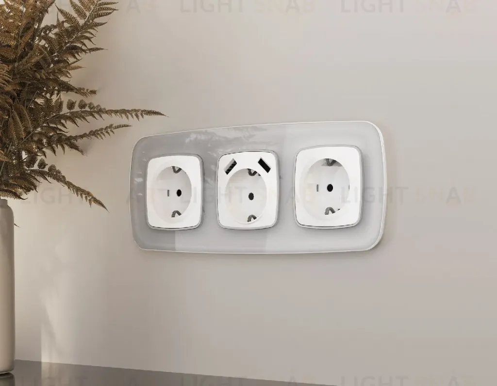 Лицевая панель для розетки с/з со шторками Ambrella Volt Omega OP1270 OP1270