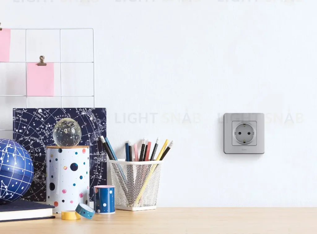 Розетка с/з Legrand Inspiria 673722 673722