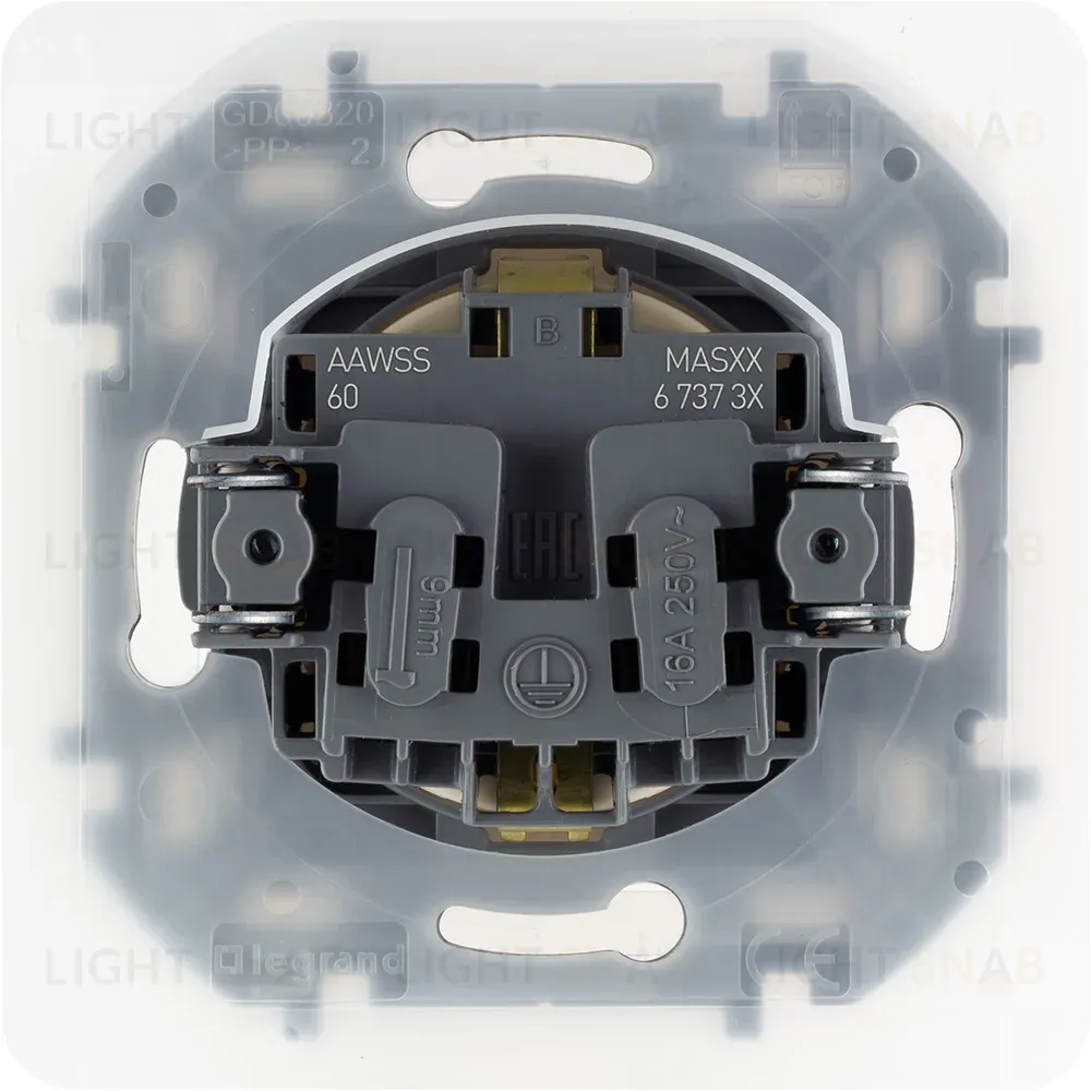 Розетка с/з со шторками с защитной крышкой Legrand Inspiria 673741 673741