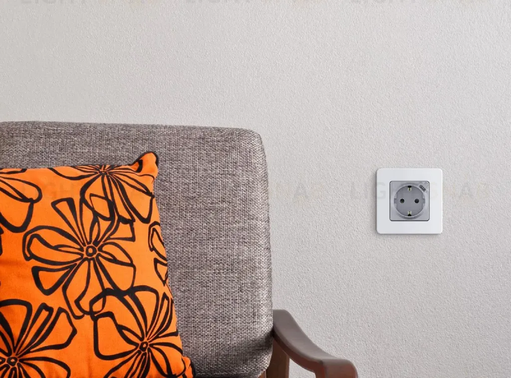 Розетка с/з с USB тип C со шторками Legrand Inspiria 673772 673772