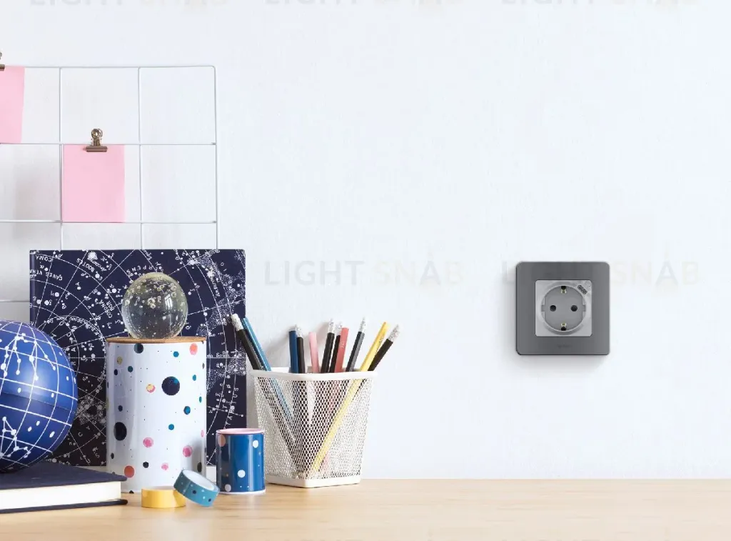 Розетка с/з с USB тип C со шторками Legrand Inspiria 673772 673772