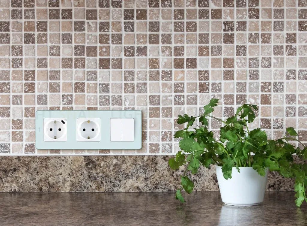 Рамка трехместная Legrand Inspiria 673955 673955
