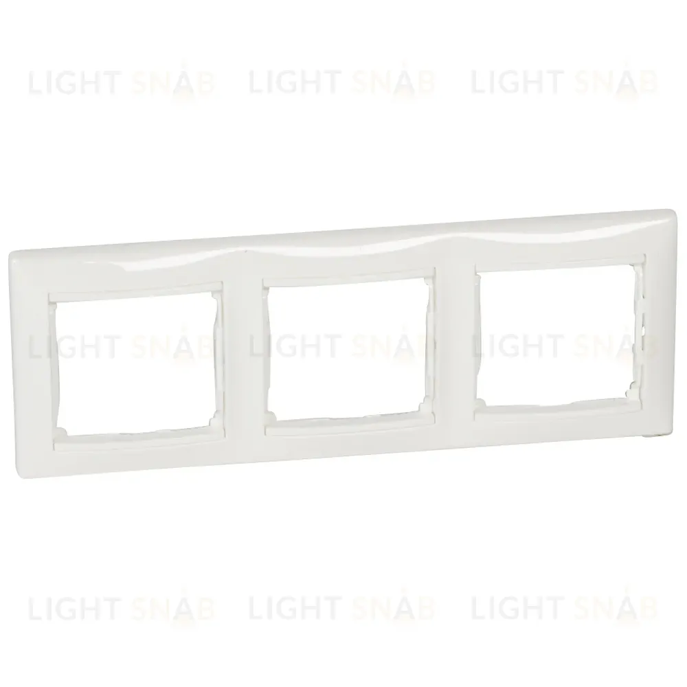 Рамка трехместная Legrand Valena Classic 694242 694242
