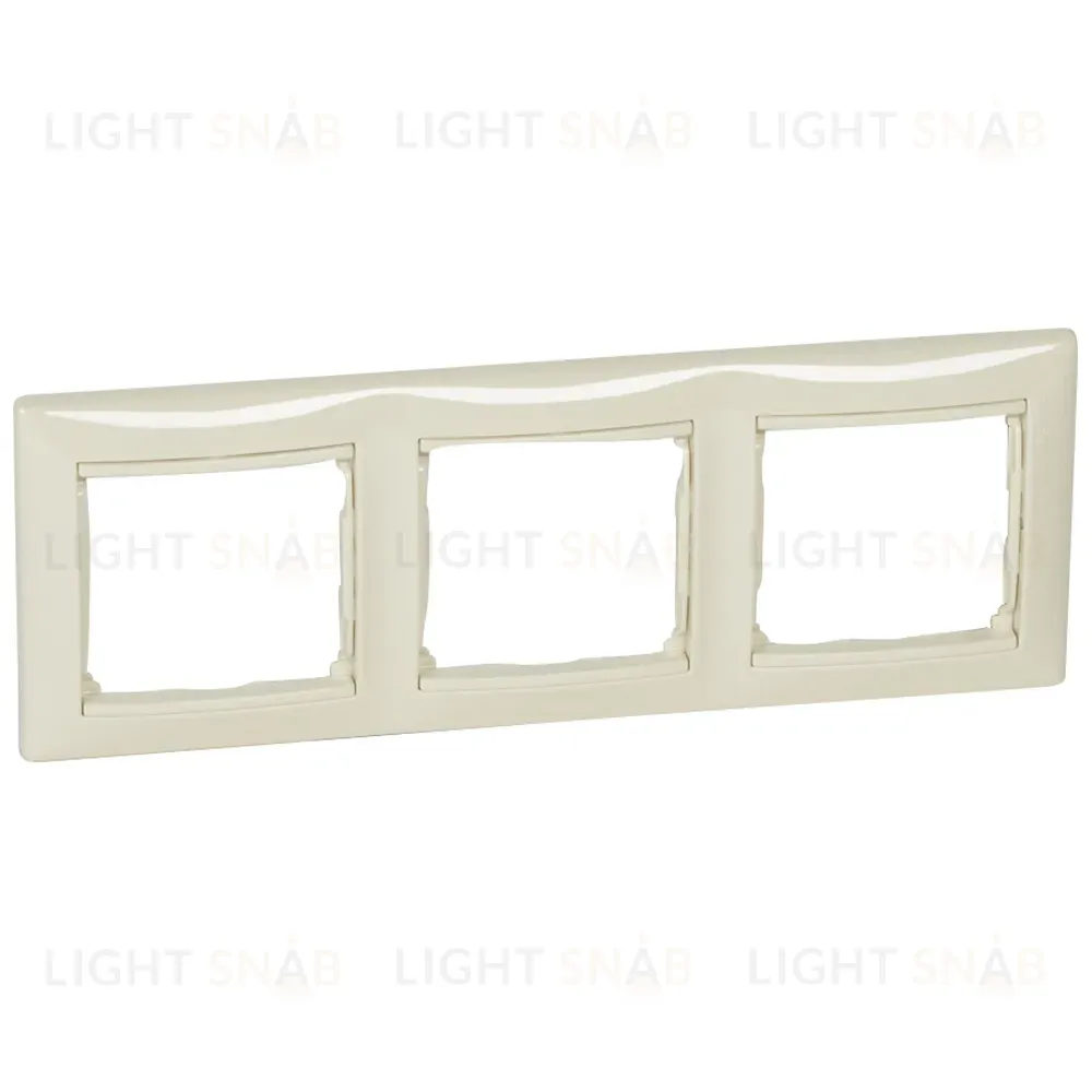 Рамка трехместная Legrand Valena Classic 695633 695633