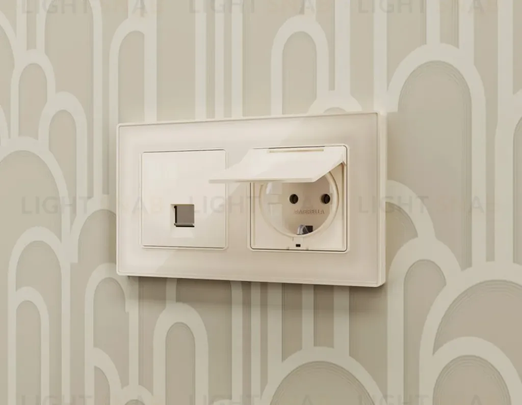 Комплект механизма компьютерной розетки RJ-45 экранированной с автоматической защитной шторкой Alfa Бежевый глянец Quant Ambrella Volt MA312005 (AP3120, VM185) MA312005