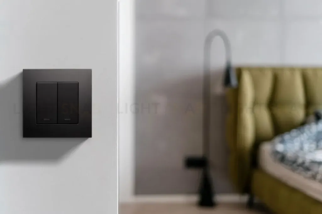 Выключатель 2-клавишный проходной 10А/250В с LED подсветкой, изогнутый, черный Kollinger REA-R-010BK для Aspekt, Eleganz, Reflex REA-R-010BK