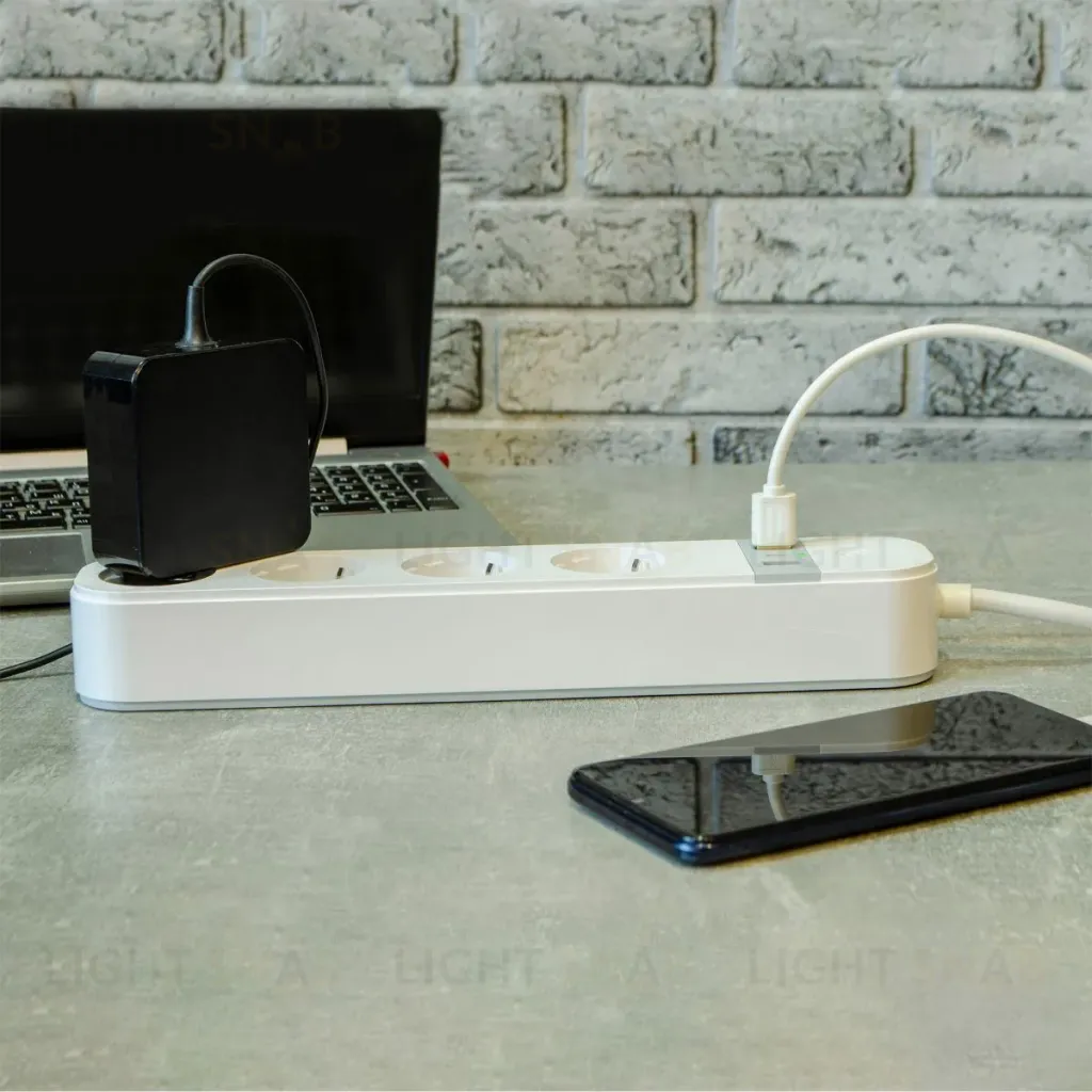Умный сетевой фильтр Uniel UL-00011386 Wi-Fi. 1.8м Пвс 3х1.5. 4 гнезда. с-з. 2USB+Type-C 5В 3A 16A 3680Вт P-GCL4-1,8 A201/UC/WF WHITE P-GCL4-1,8 A201/UC/WF WHITE