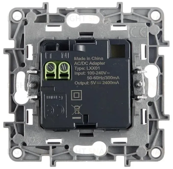 Зарядка USB A-C Legrand Etika Белый 672236 672236