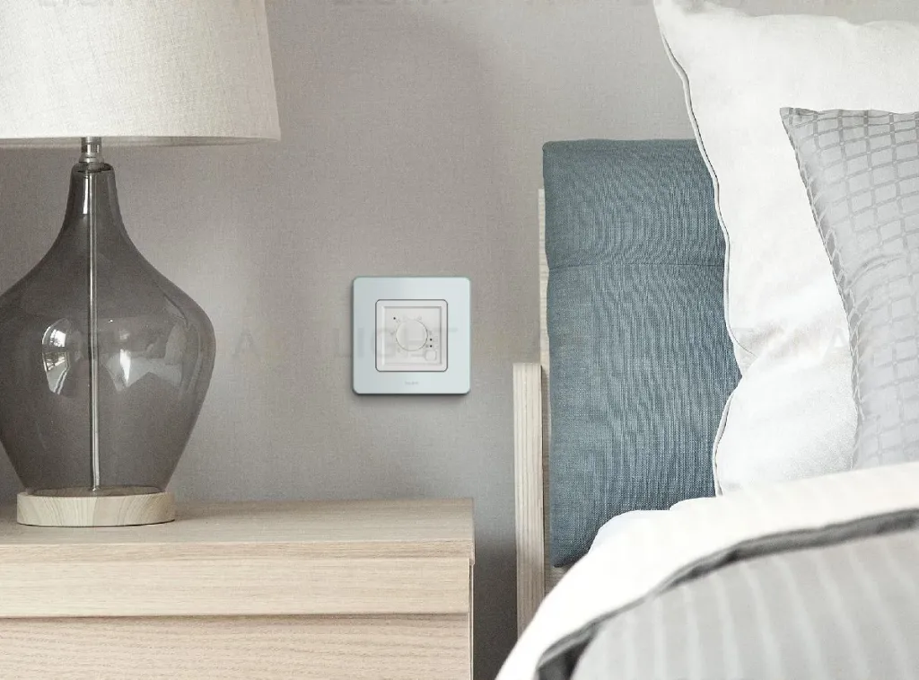 Терморегулятор Legrand Inspiria 673810 673810
