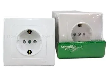 Розетка Schneider Electric Sedna с/з со шторками 16A 250V SDN3000341 SDN3000341