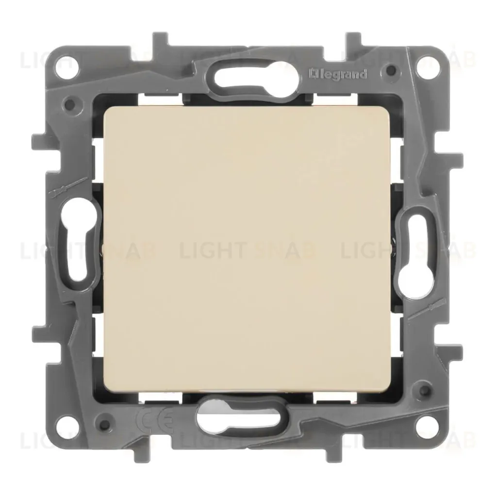 Выключатель кнопочный одноклавишный Legrand Etika 6A 250V белый 672214 672214
