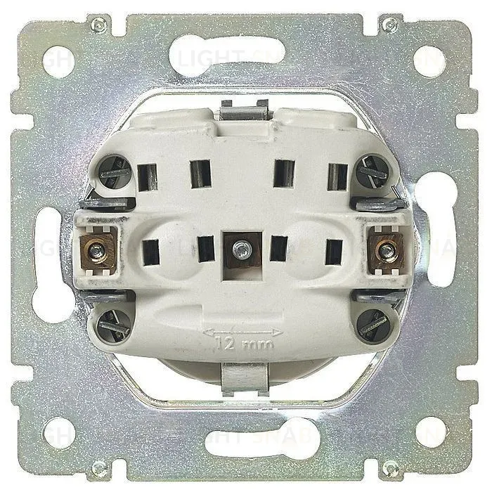 Розетка 2К+3 Legrand Valena 16A 250V с/з со шторками безвинтовой зажим слоновая кость 774122 774122