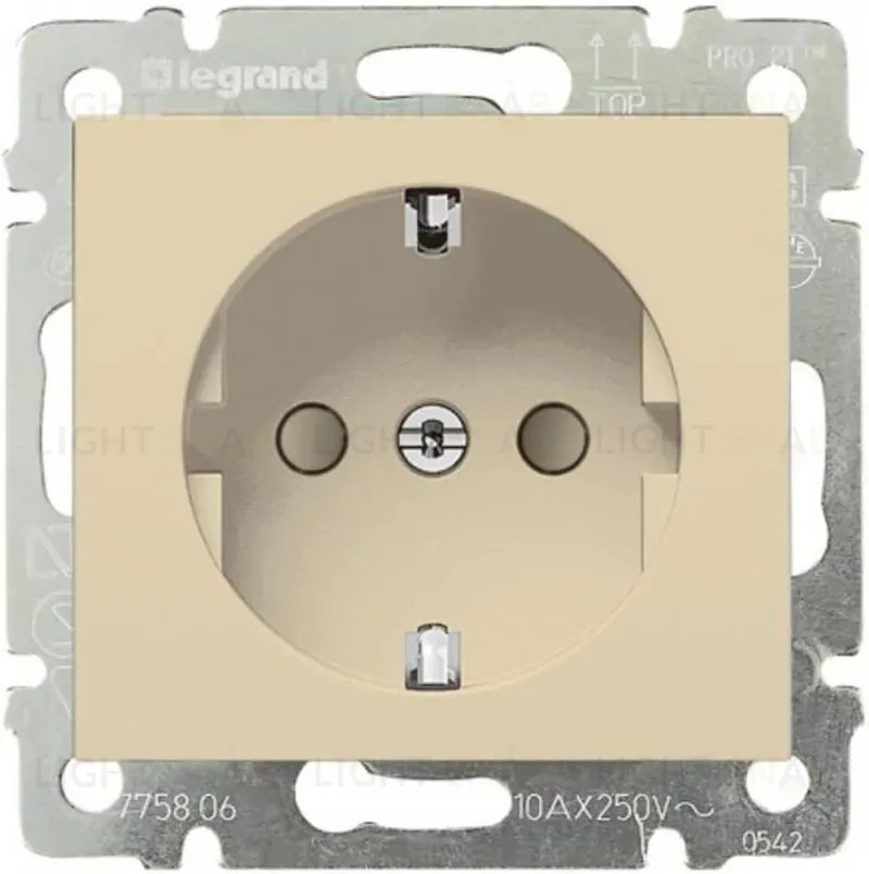 Розетка 2К+3 Legrand Valena 16A 250V с/з со шторками безвинтовой зажим слоновая кость 774122 774122