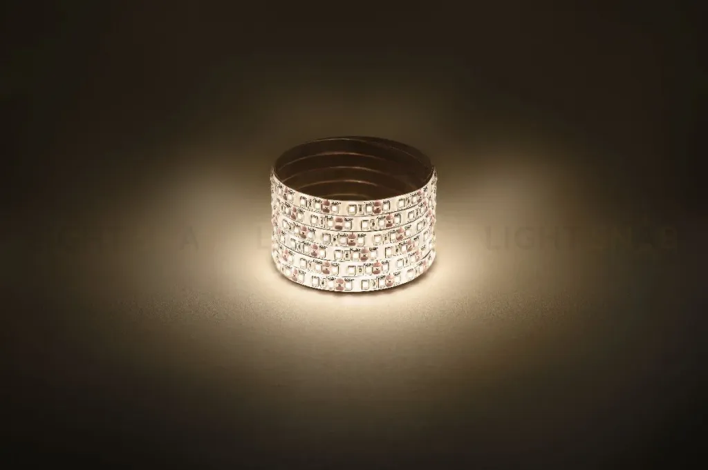 Светодиодная лента Эра 12В 2835 9,6Вт/м 3000K 5м IP65 LS2835 120LED-IP65-WW-eco-5m Б0035600 Б0035600