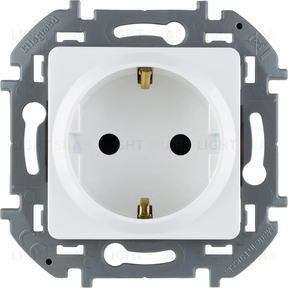 Розетка с/з со шторками Legrand Inspiria 673730 673730