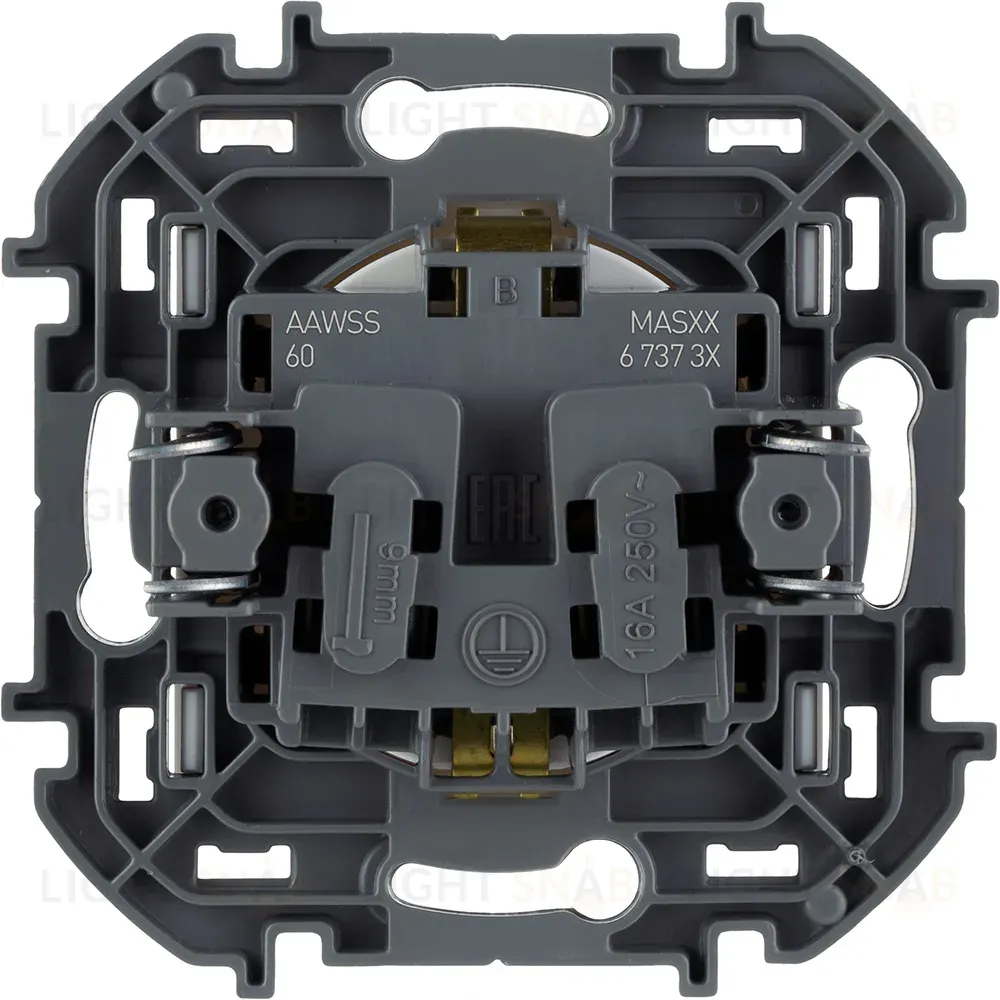 Розетка с/з со шторками Legrand Inspiria 673730 673730