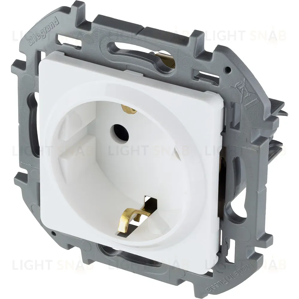 Розетка с/з со шторками Legrand Inspiria 673730 673730
