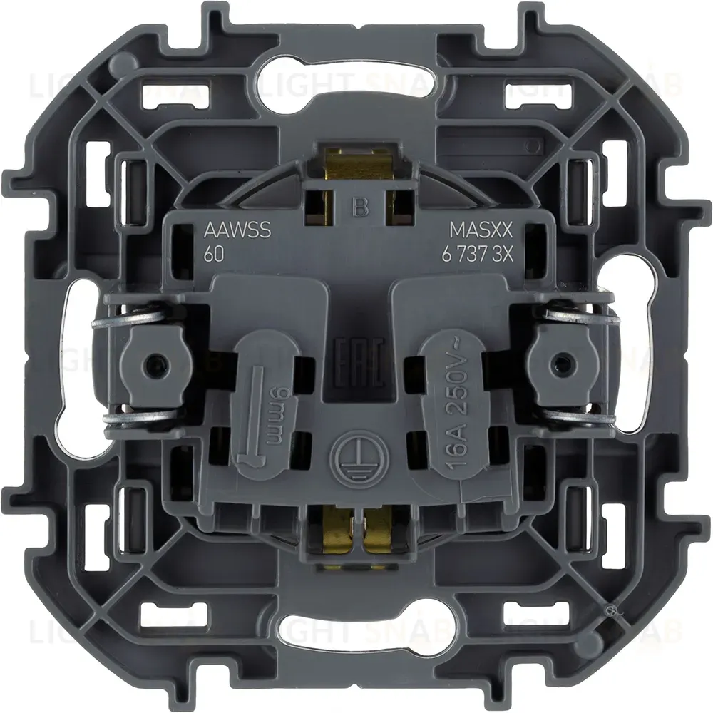 Розетка с/з со шторками Legrand Inspiria 673733 673733