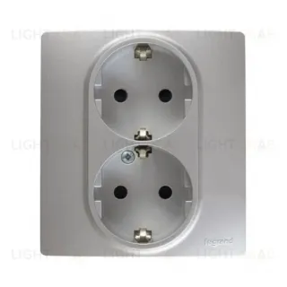 Розетка 2X2К+З Legrand Etika 16A 250V с/з со шторками безвинтовой зажим немецкий стандарт алюминий 672433 672433