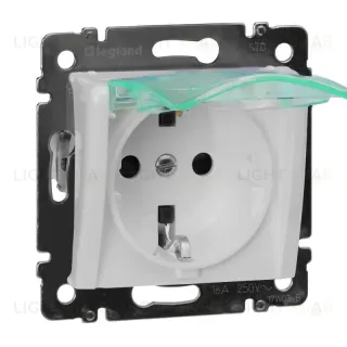 Розетка 2К+З Legrand Valena 16A 250V с/з со шторками крышкой винтовой зажим немецкий стандарт белый 774220 774220